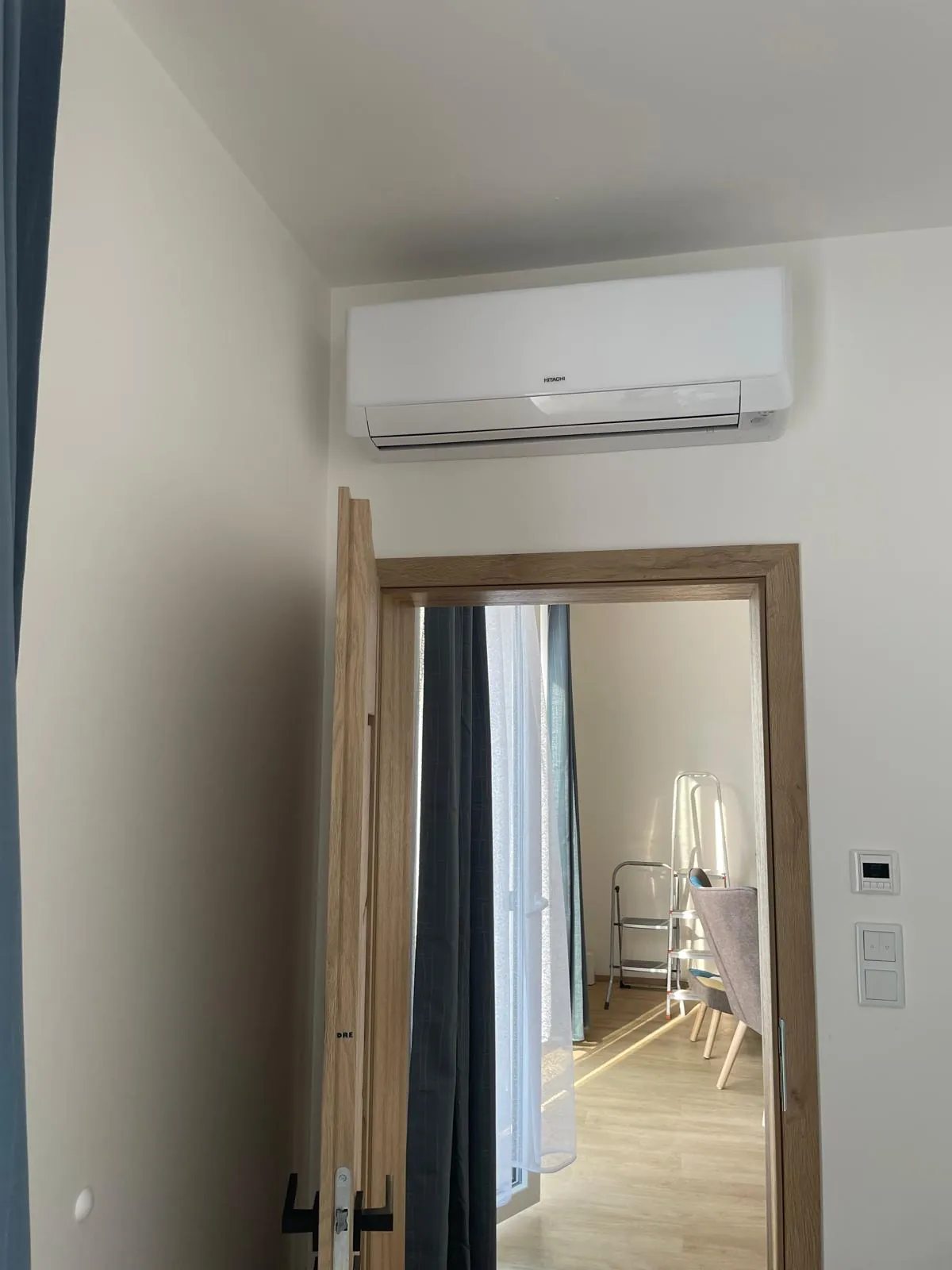 Pohled na celý apartmán s výstupem na terasu